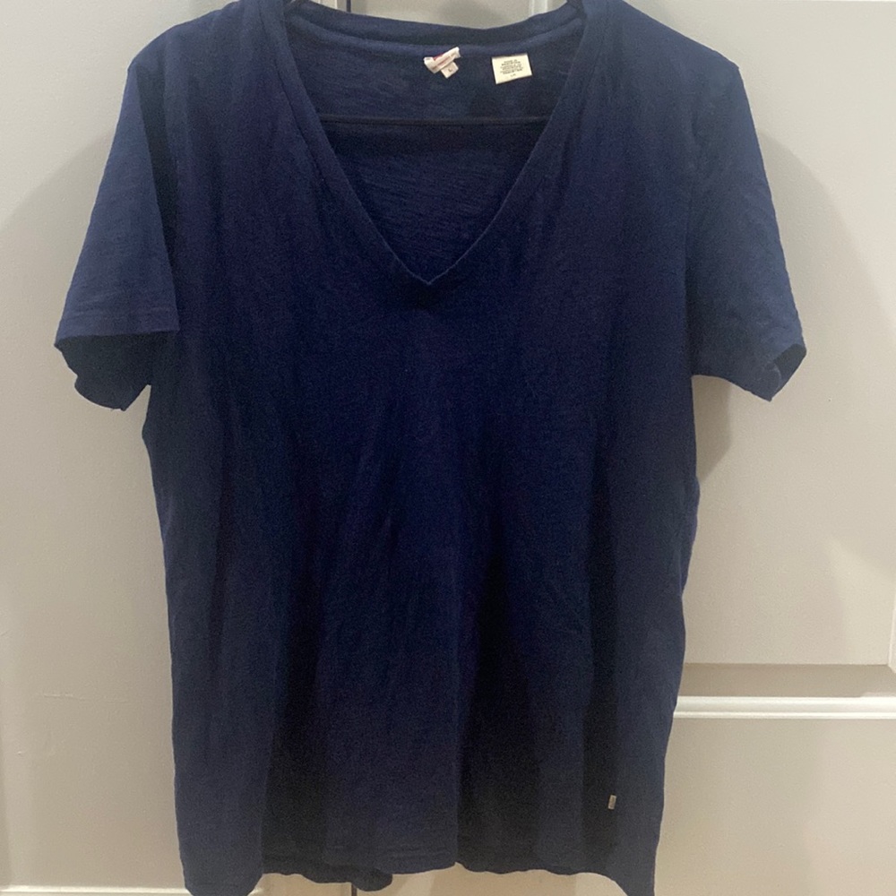 Levi’s Solid Navy Blue V- Neck Top Size L
